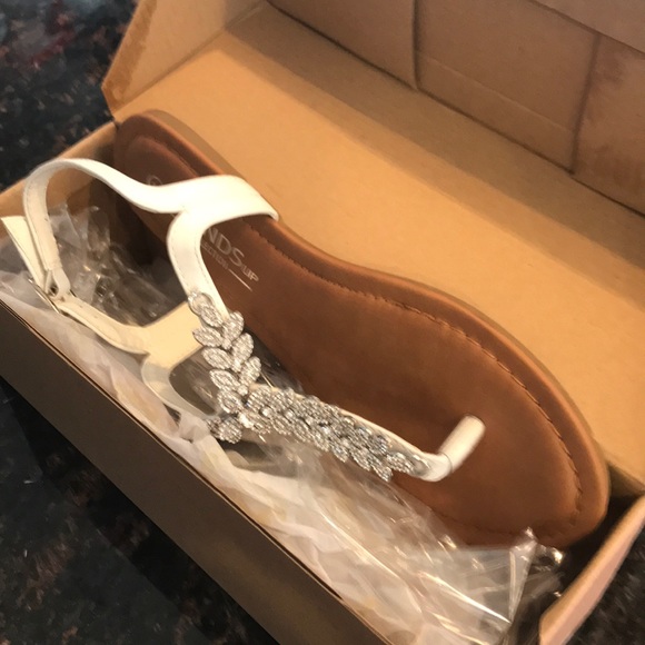 Gorgeous in the box sandals. Great for a bride - Picture 4 of 4